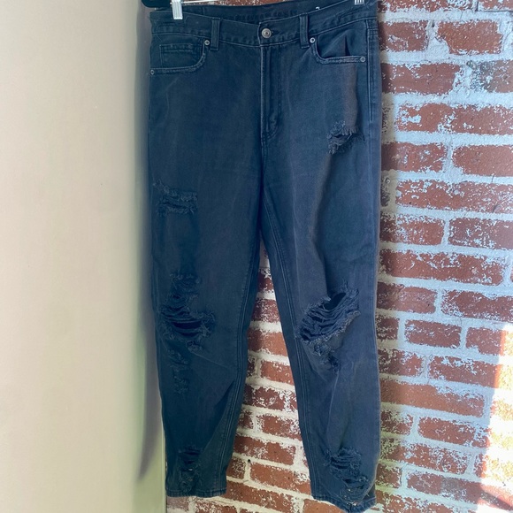 American Eagle black high rise distressed mom jeans - Picture 3 of 8